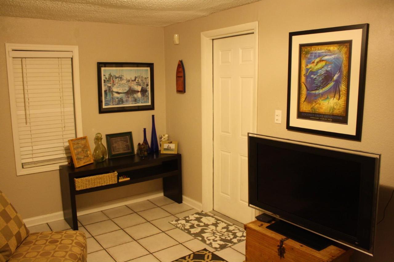Key West Style Historic Home In Coconut Grove Florida The Yellow House Miami Exteriör bild