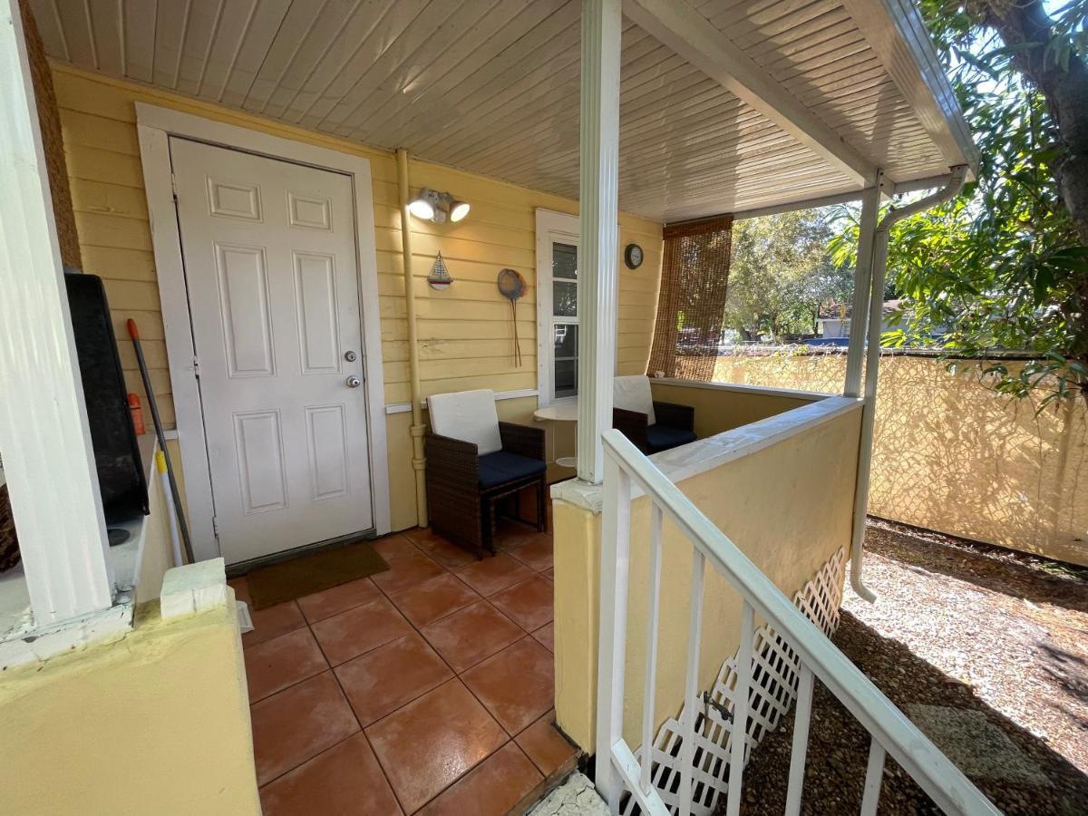 Key West Style Historic Home In Coconut Grove Florida The Yellow House Miami Exteriör bild